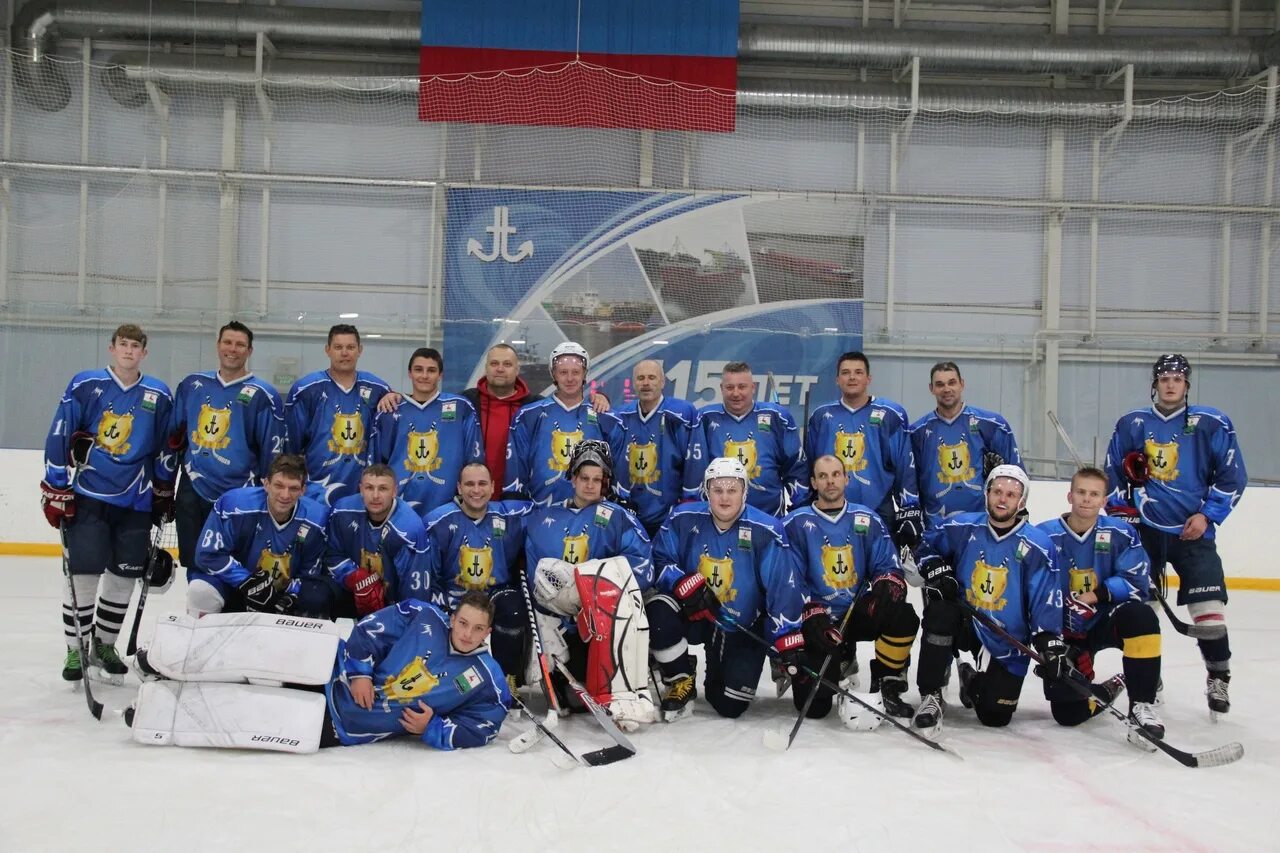 ледовый дворец рудник липецк. ледовый дворец рудник липецк. ледовый дворец рудник липецк. липецкий каток у звездного. ледовый дворец звездный липецк.