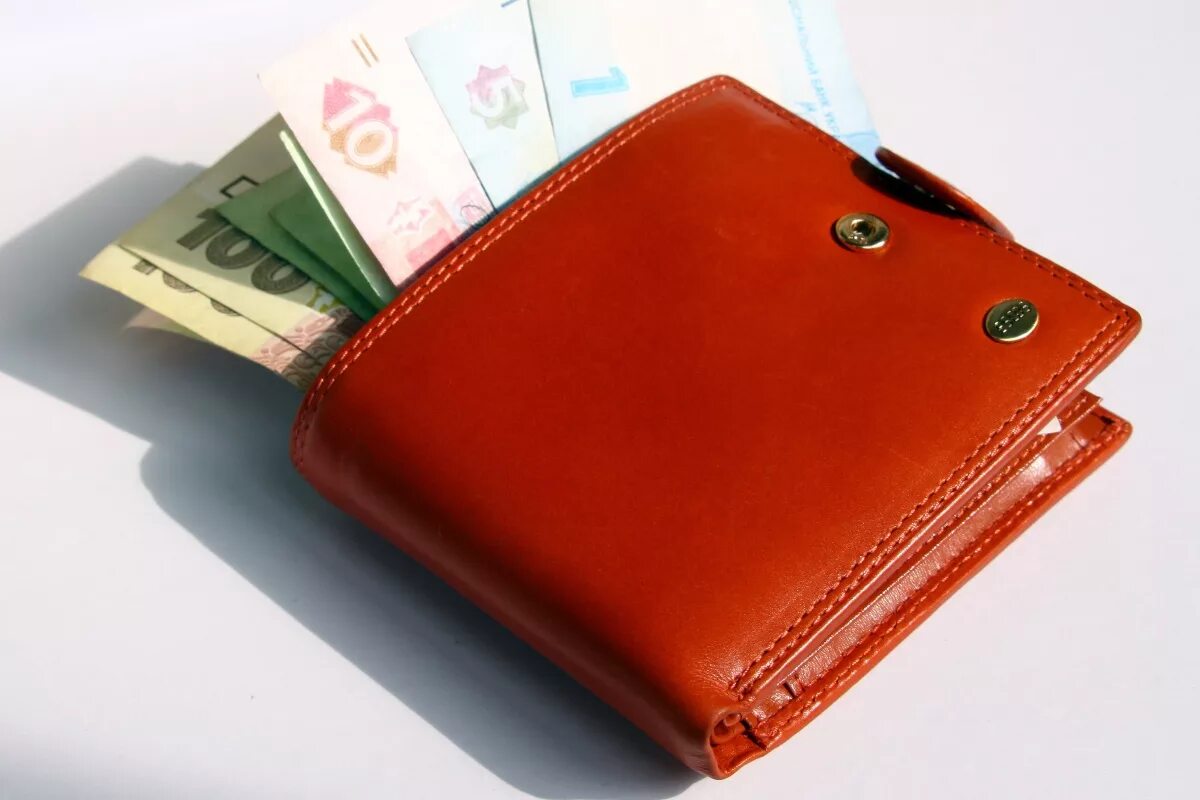 Кошель фото. Кошелек с деньгами. Портмоне с деньгами. Красный кошелек с деньгами. Красивые кошельки.