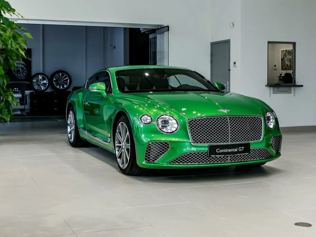 Ria bentley. Бентли Континенталь gt2020 зеленая. Бентли Континенталь gt 2019. Bentley Continental gt Green 2020. Bentley Continental gt 2020 зеленая.