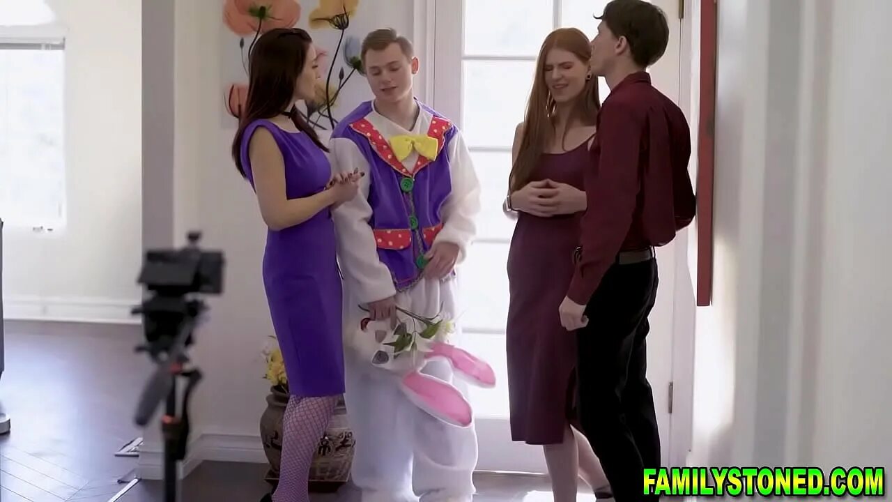 Мачеха в тройничке. Фэмили Строкес мачеха. Jessica Ryan & Jane Rogers - seducing the Easter Bunny. Jessica Ryan stepson. Familystrokes - hot teen by Easter Bunny Step Uncle.