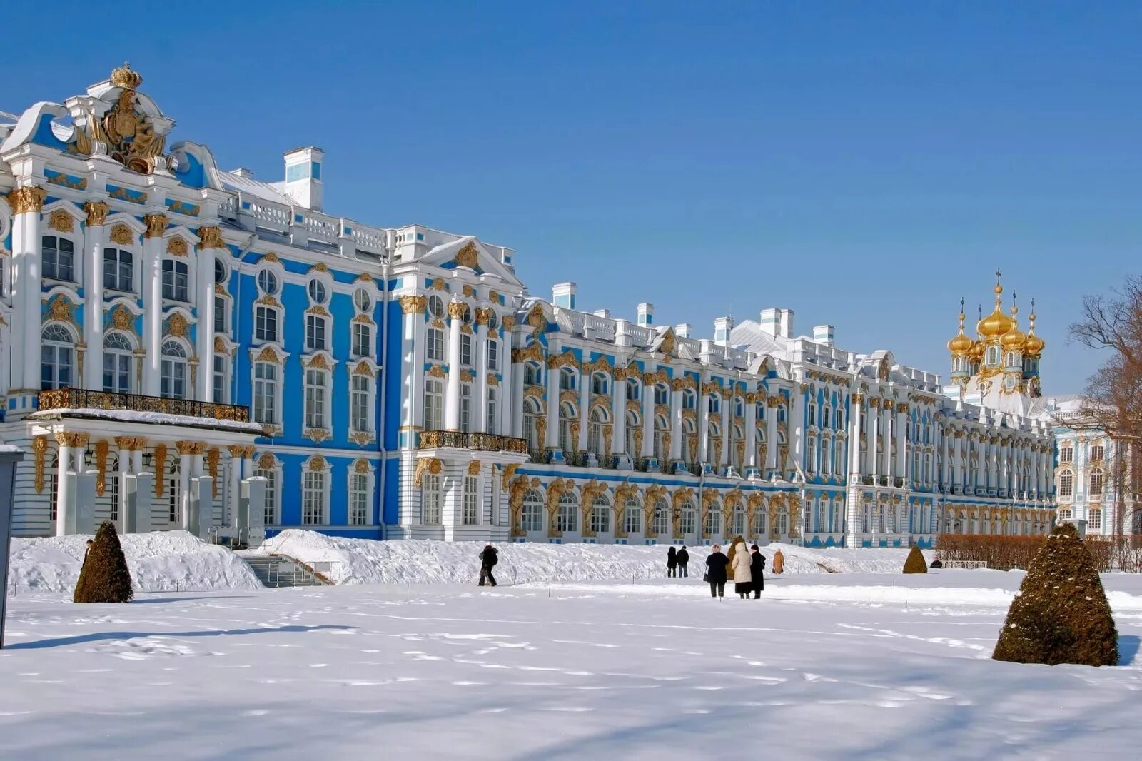 Сколько зимних дворцов в петербурге. Зимний екатерининский дворец в санкт-петербурге. екатерининский дворец в санкт-петербурге зимой. питер царское село екатерининский дворец зимой. екатерининский дворец в царском селе зимой.
