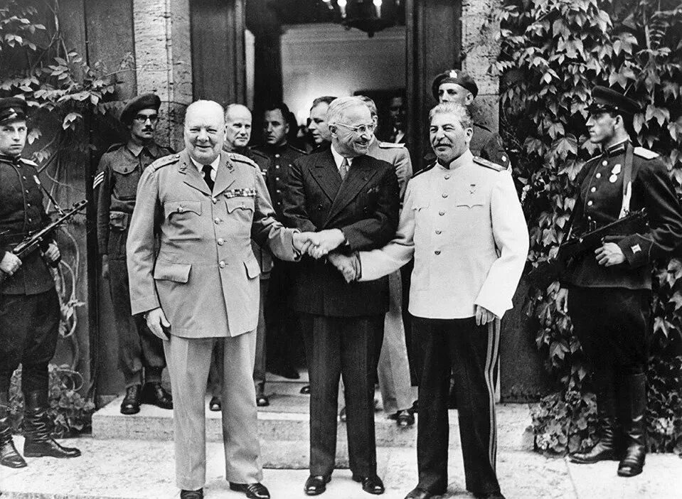 Потсдамская конференция союзников. Потсдамская конференция 1945 Трумэн Черчилль. Сталин Трумэн Черчилль. Сталин Трумэн Черчилль Потсдамская. Гарри Трумэн Сталин и Черчилль.