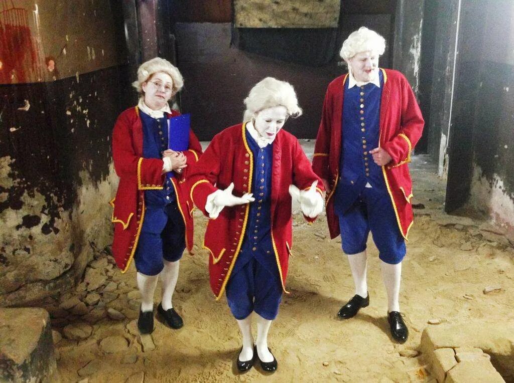 Костюм камердинера 19 век. Ливрея 18 век. Ливрея одежда. Ливрея лакея россия 19 век. Камердинер 19 века.