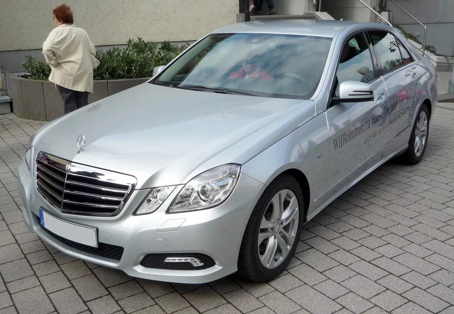 Е класс 2012 года. Мерседес е250 w212. Мерседес е 212. Mercedes Benz e250. Мерседес Бенц е200.