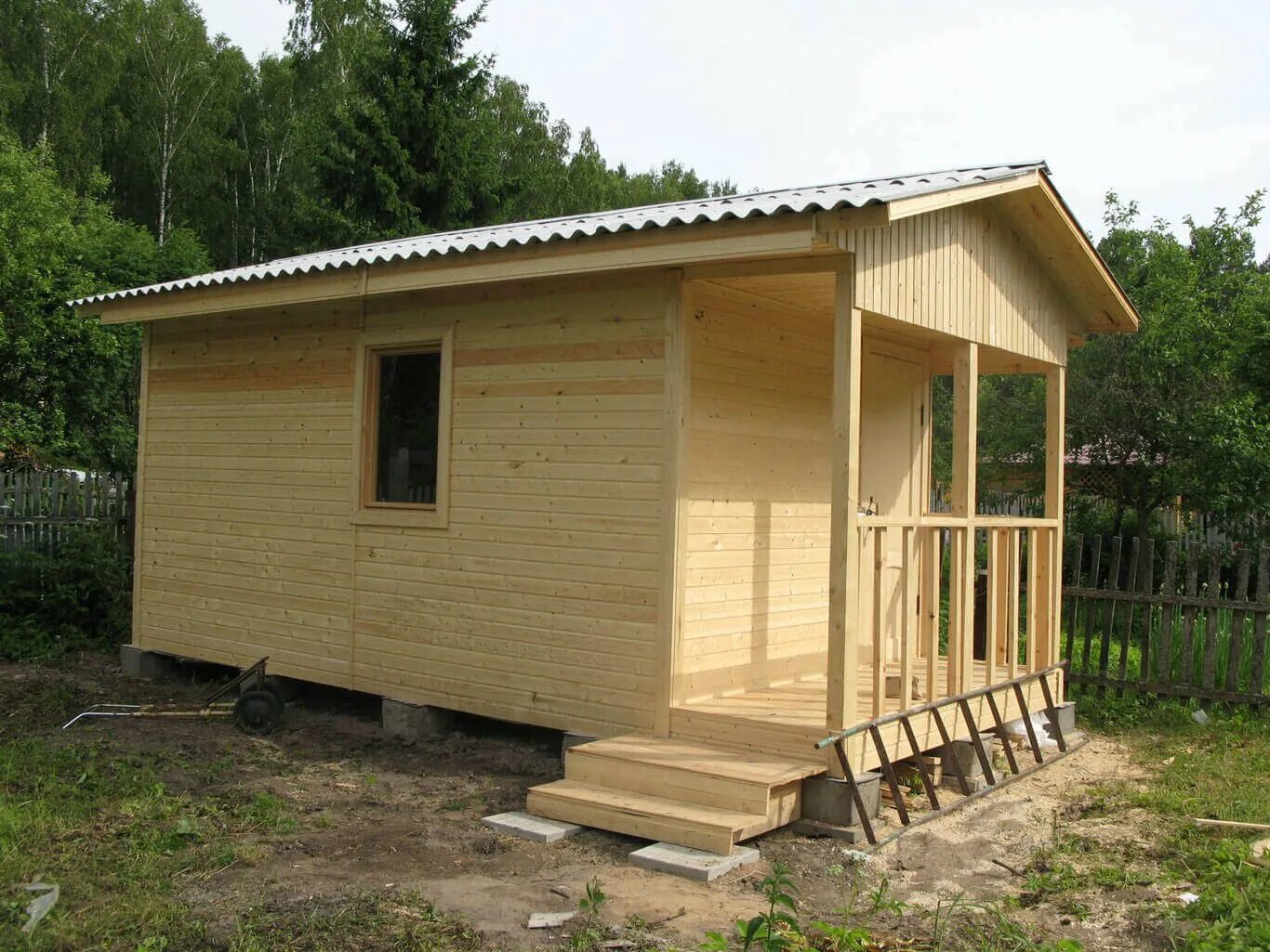 Каркасная баня под ключ. Каркас бани. Семеновские бани каркасные. Каркасная баня 2х4 скандинавия. Каркасная баня под ключ.