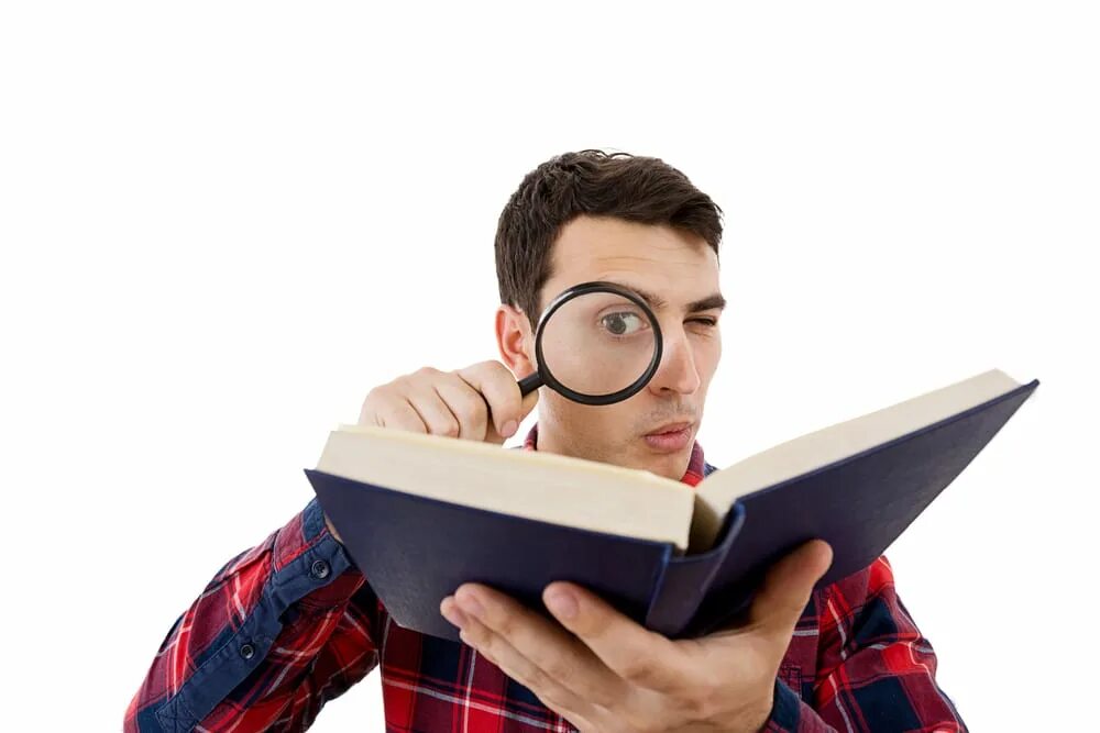 Том смотрит в книгу. Человек с книжкой удивлен. Студент с лупой. Думает над книгой. Человек с лупой читает.