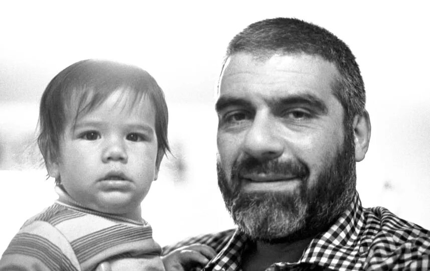 Сын сергея довлатова николас. Дети сергея довлатова. Сергей довлатов с женой. Николас доули довлатов. Мать довлатова нора сергеевна.