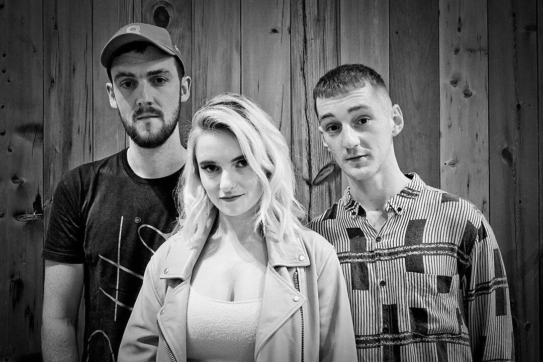 Clean bandit drive. Группа clean bandit. clean bandit фото. певица клин бандит. группа clean bandit девушка.