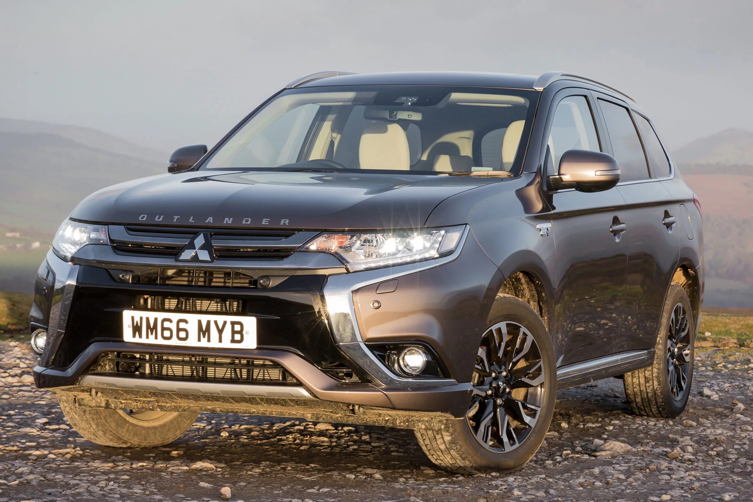 Митсубиси аутлендер гибрид 2019. Mitsubishi outlander phev. Mitsubishi outlander 3 phev. Митсубиси аутлендер 2020. Мицубиси аутлендер phev.