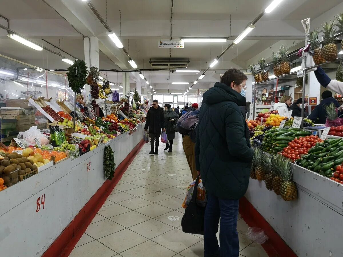 Недорогие овощи в москве. Рынок овощной Лианозово. Лианозово рынок продуктовый. Лианозово рынок вещевой. Красивый рынок с фруктами Москва.