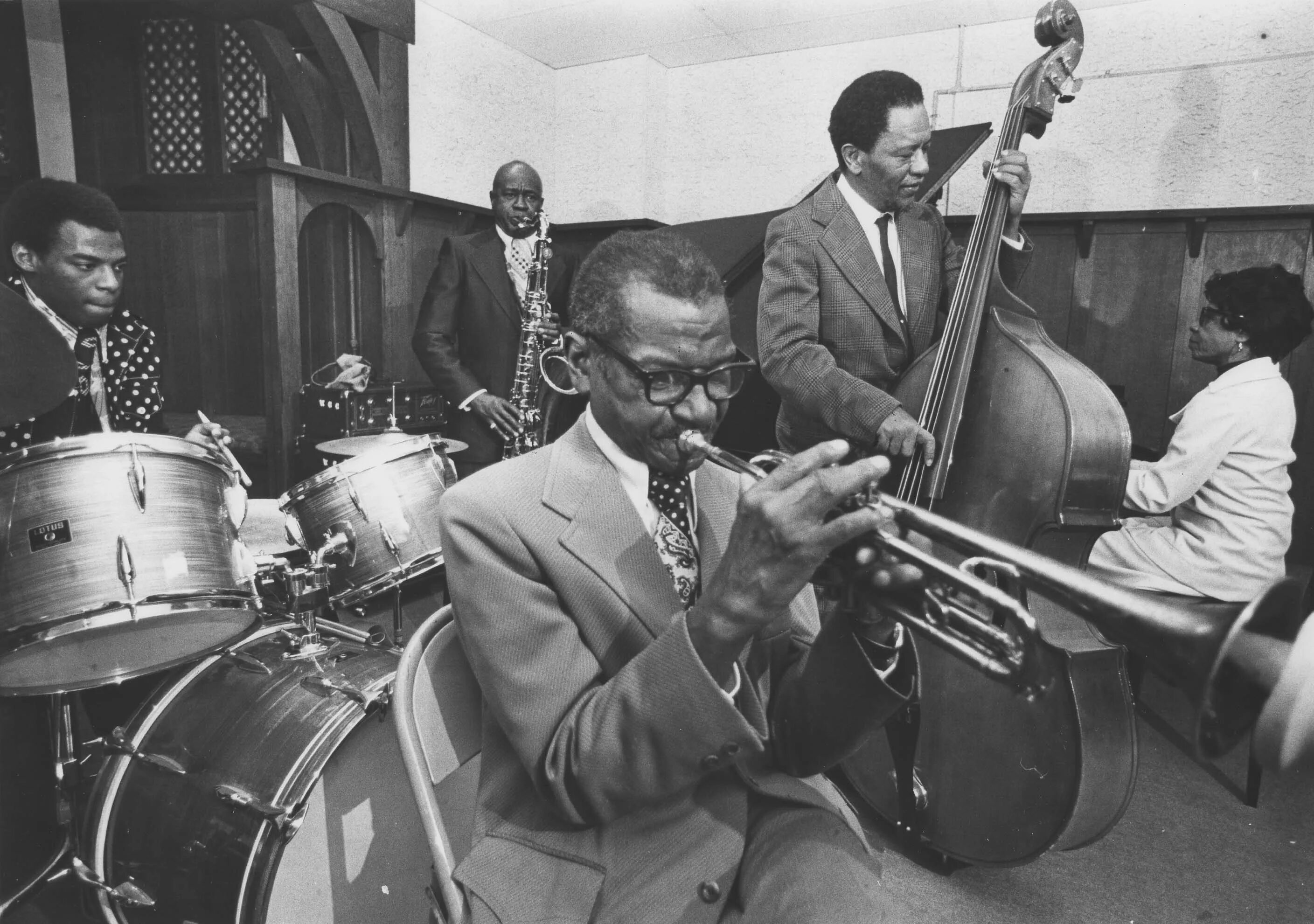 Федор кувайцев джаз. Ибсен бенд джазовый коллектив. Музыкальная культура джаза. Джаз оркестр гленна миллера. Джаз бэнд 20 века.