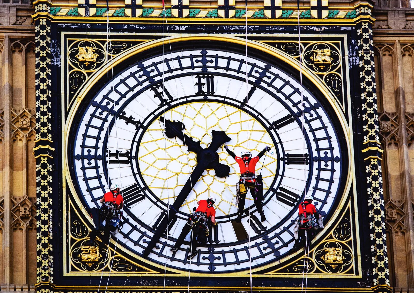 Tom s clock is big. Биг-бен башня елизаветы циферблат. биг бен лондон циферблат. часы биг бен в лондоне циферблат. big ben циферблат.