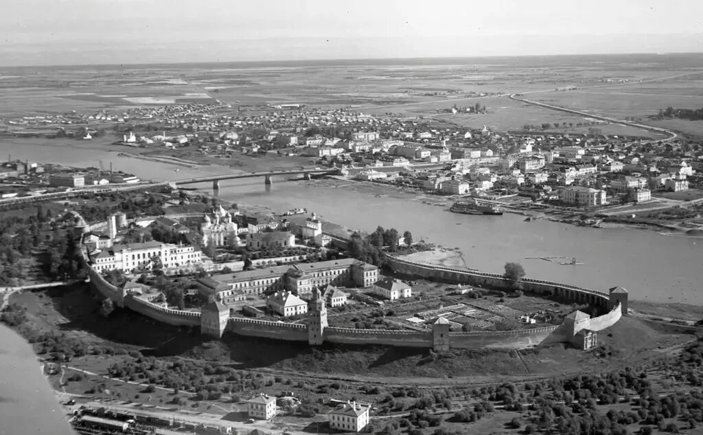 Великий давний. Аэрофотосъемка великий новгород. Дореволюционный ростов великий. Великий новгород 19 века. Старый город великие луки.