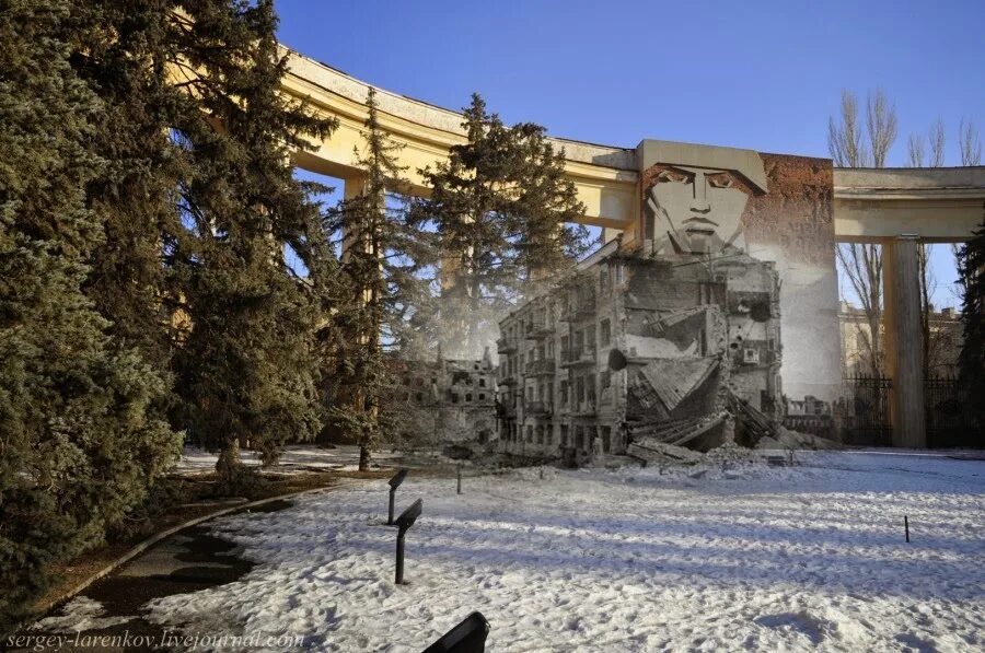 В каком году сталинград в волгоград. Волгоград Сталинград. Волгоград 1942. Сталинград 1942-43. Дом Павлова Волгоград в 1942-43.