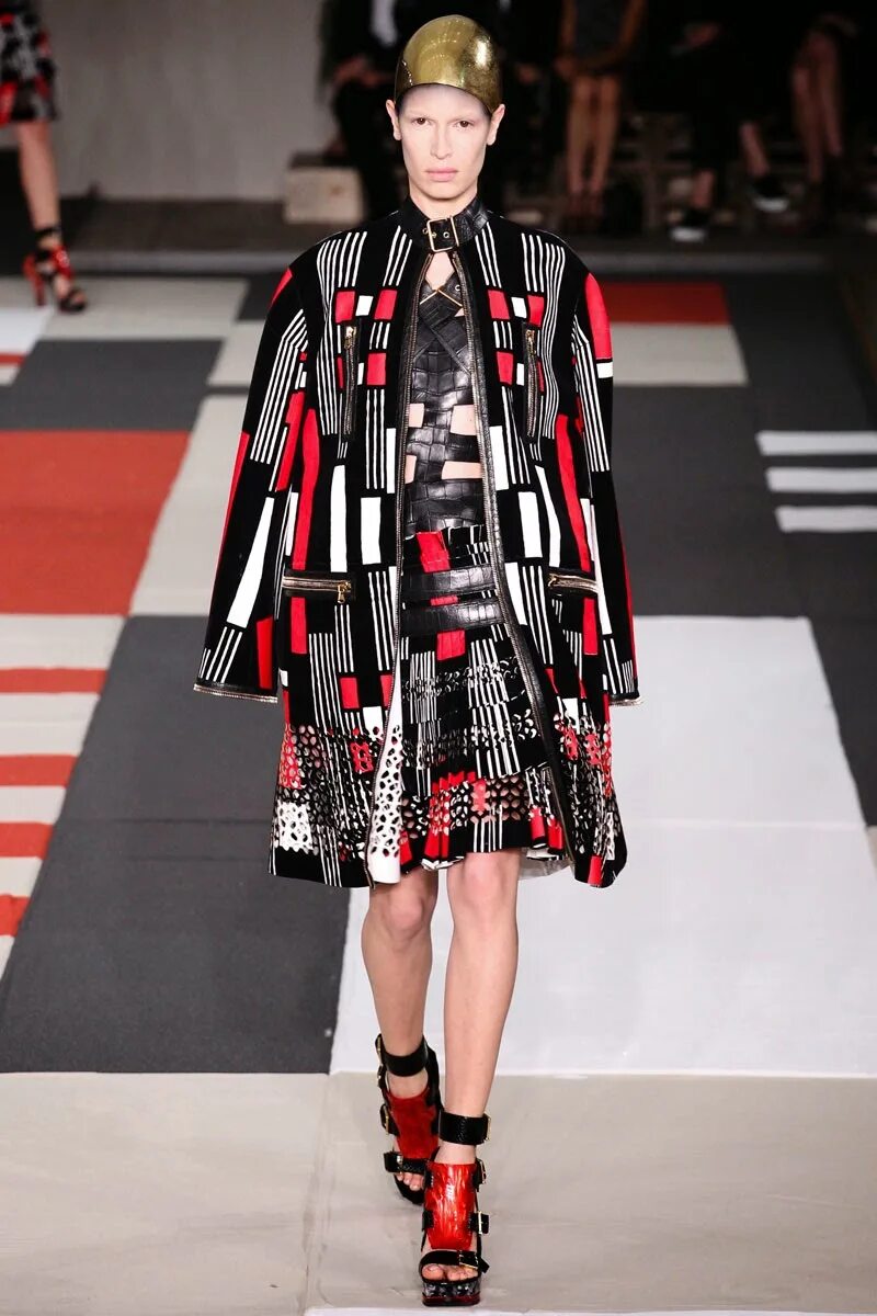 Mcqueen одежда. Alexandr maqween коллекция 2014г. alexander mcqueen показ 2014.