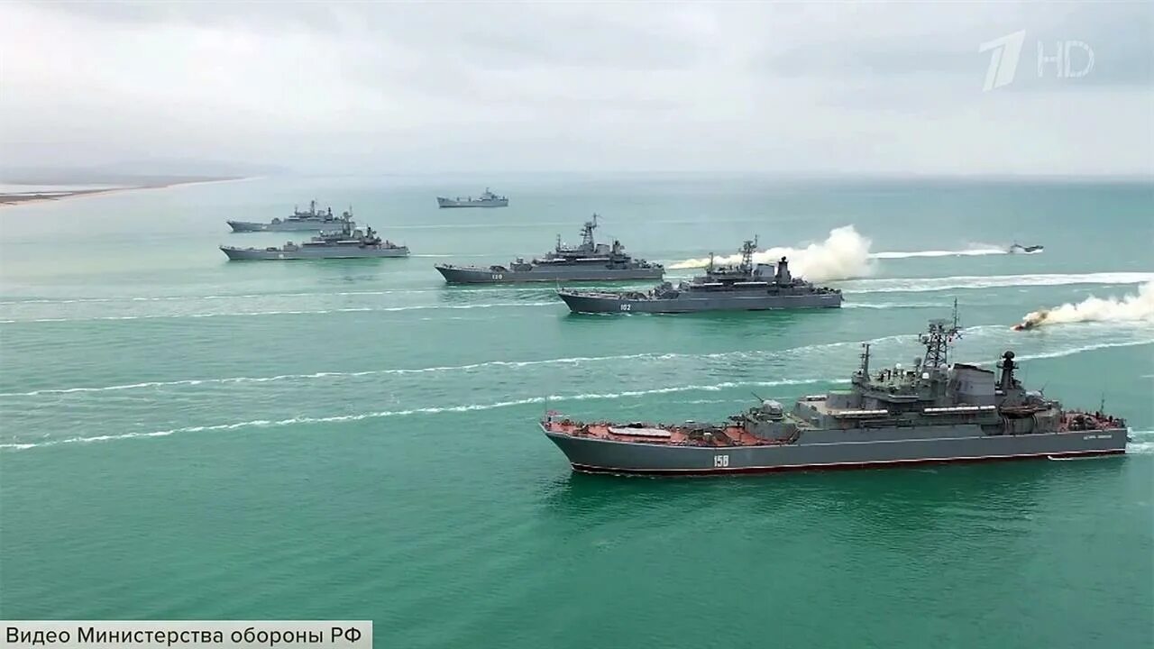 Российский корабль в море. Фрегат 22350. 6 российских кораблей. Порт тартус в сирии. 6 российских кораблей.
