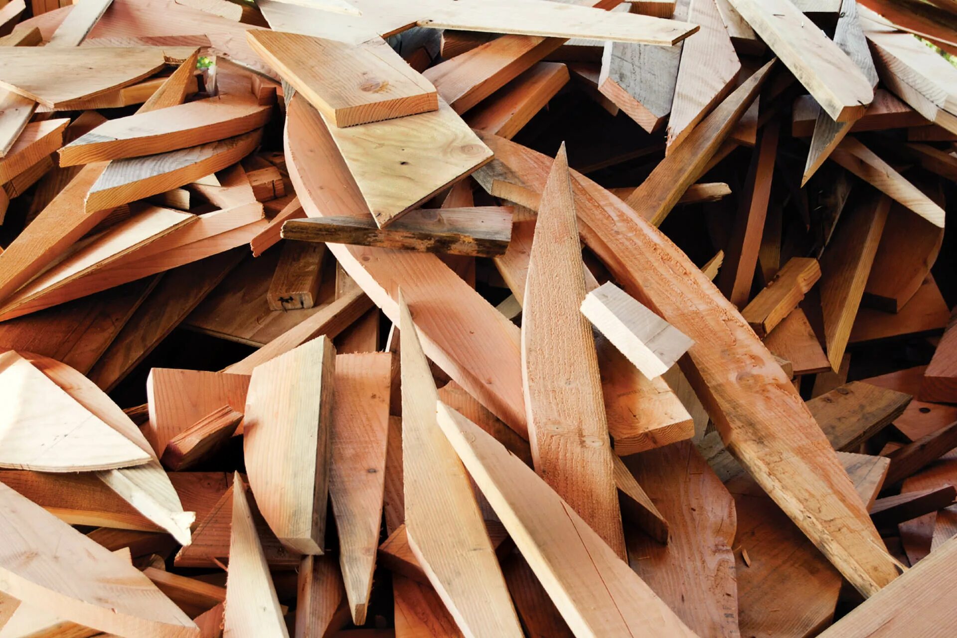 Древесных отходов. Деревянные отходы. Переработанная древесина. Утилизация древесных отходов. Переработка отходов древесины.