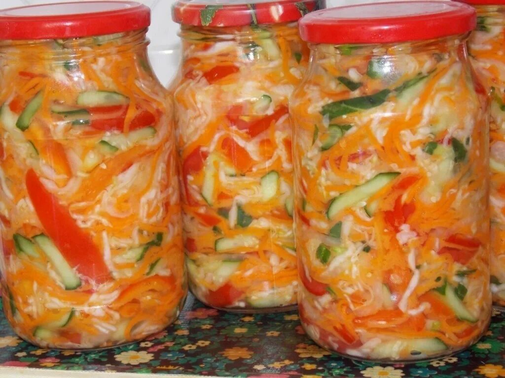 Овощное ассорти «огород в банке». Ассорти помидоры огурцы кабачки перец морковь. Рецепт на зиму огурцы капуста. Овощное ассорти "пальчики оближешь". Заготовки на зиму.