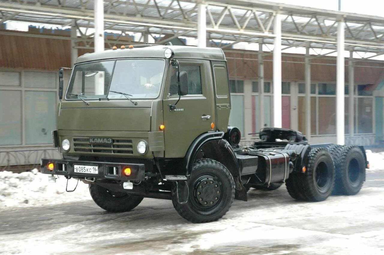 Ямз на камаз 4310. Военный камаз 4310 седельный. Камазы тягачи 4310. Камаз 4310 бортовой. Камаз 4310 тягач.