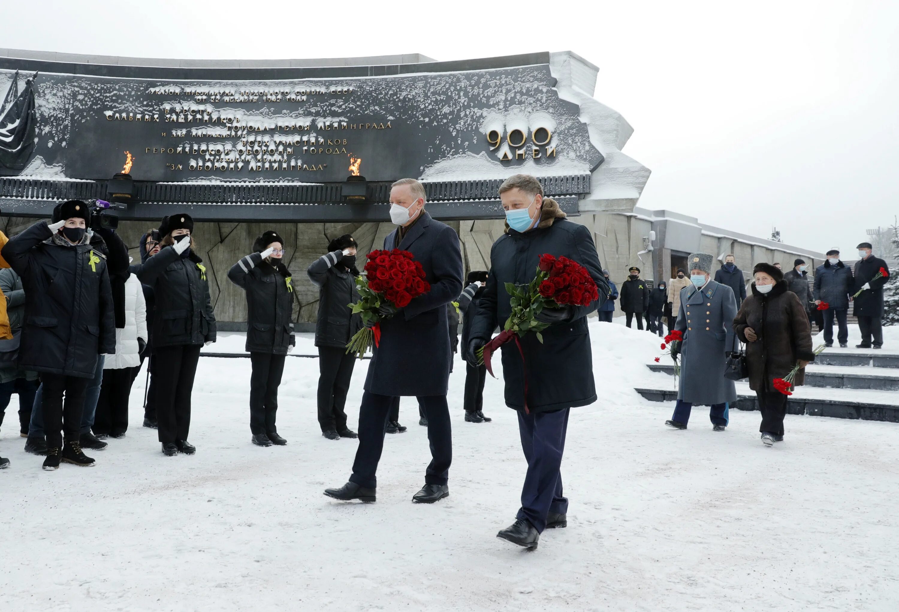 Прорыв блокады произошел. Прорыв блокады Ленинграда. Памятник "прорыв блокады Ленинграда" в СПБ.. 18 Января прорыв блокады. 18 Января прорыв блокады Ленинграда Единая Россия.