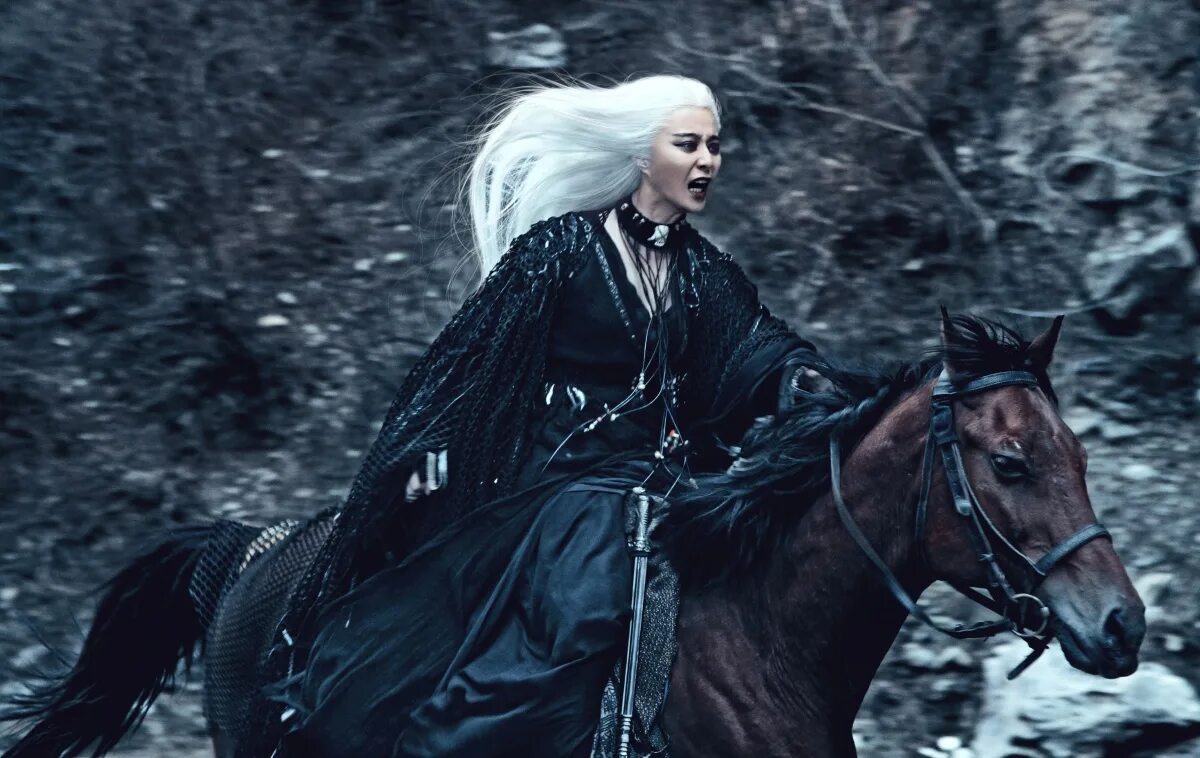 Беловолосая ведьма лунного королевства дорама. Беловолосая ведьма лунного королевства бинбин фань. Фань бинбин ведьма. Фань бинбин ведьма. Белокурая невеста из лунного королевства фильм.