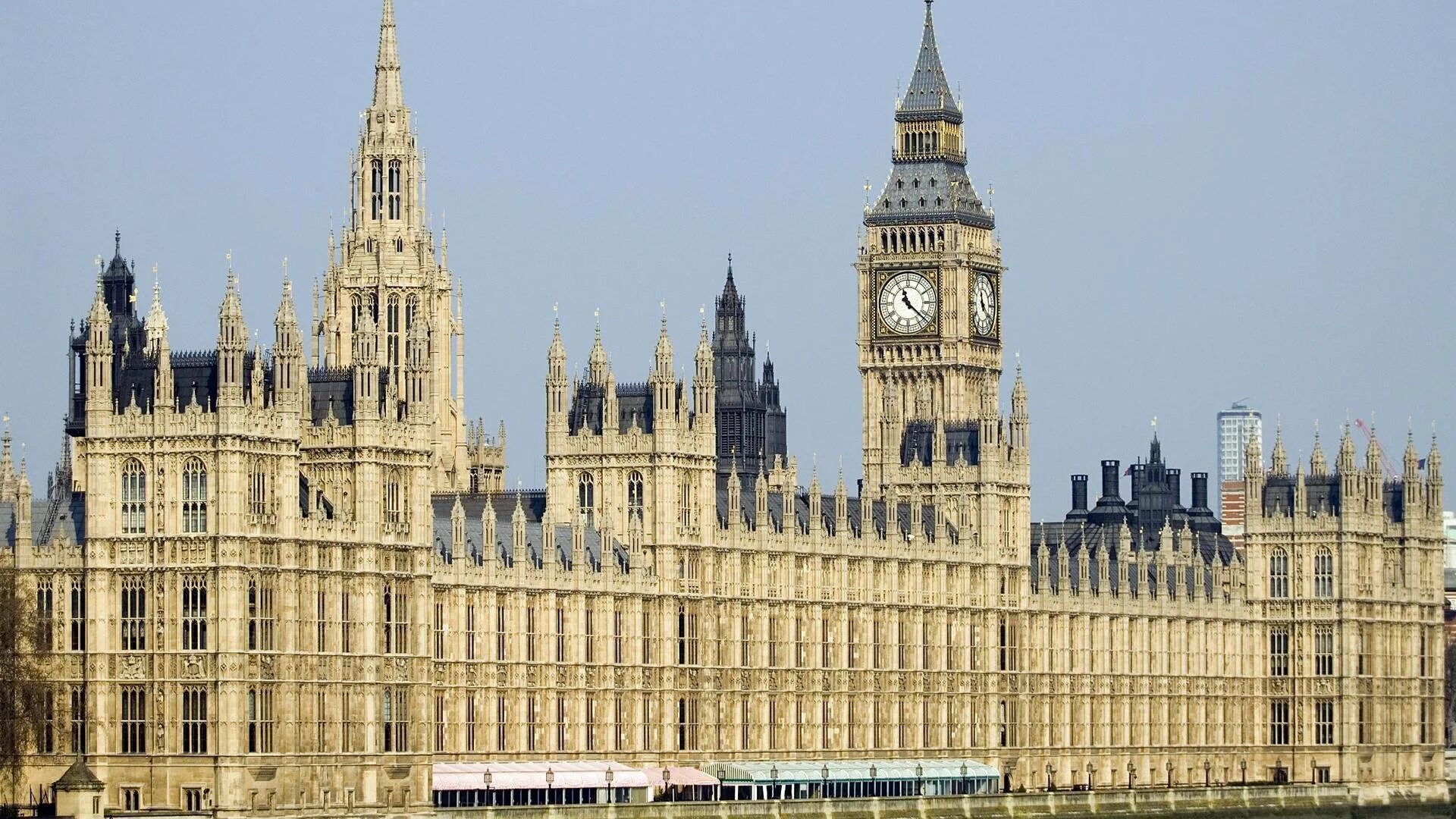 Where are the houses of parliament. Вестминстер дворец лондон. Здание парламента великобритании. Здание парламента в лондоне. Парламент великобритании.
