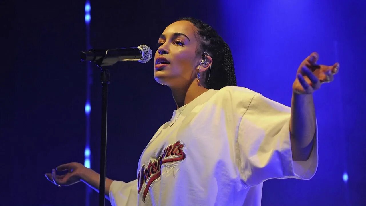 Jorja smith hot. Jorja smith. Jorja smith blue lights. Tamara blessa. Jorja smith tomorrow.