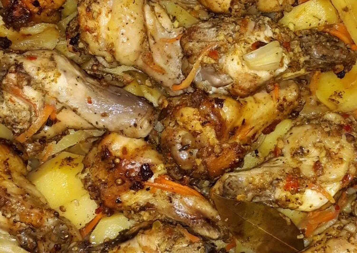 Голень в духовке с картошкой в рукаве. Куриные ножки с картошкой в рукаве. курица с картошкой в духовке в рукаве. сочная курица в духовке кусочками с картошкой. куриные ножки в духовке с картошкой в рукаве.