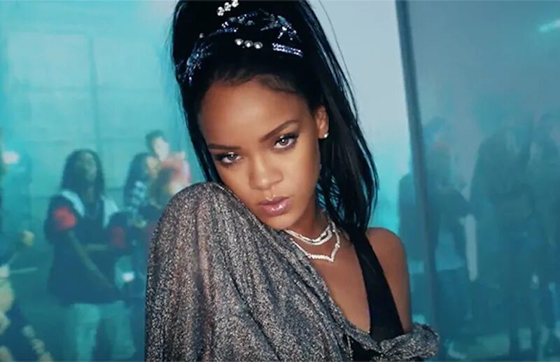 Рианна первый клип. Calvin Harris Rihanna. Rihanna feat 2022. Famous ft Rihanna. Видео музыка звезды