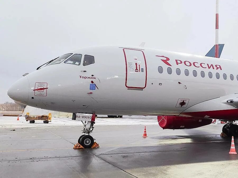 Суперджет 100. Суперджет Россия авиакомпания. SSJ-100 самолет Россия. Суперджет 100 самолет Россия авиакомпания.