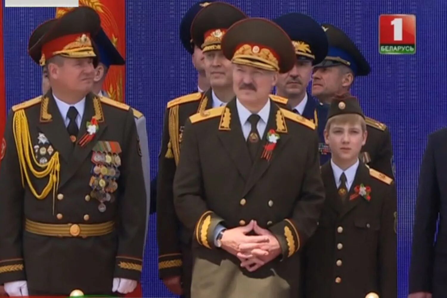 Звание лукашенко в настоящее время. Коля лукашенко в военной форме. лукашенко генерал.