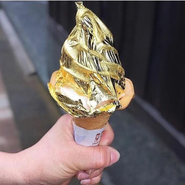 Мороженое Golden Opulence Sundae. Сандей «Frrrozen Haute Chocolate», $25000. Десерт Frrrozen Haute Chocolate. Сандей «золотое изобилие».