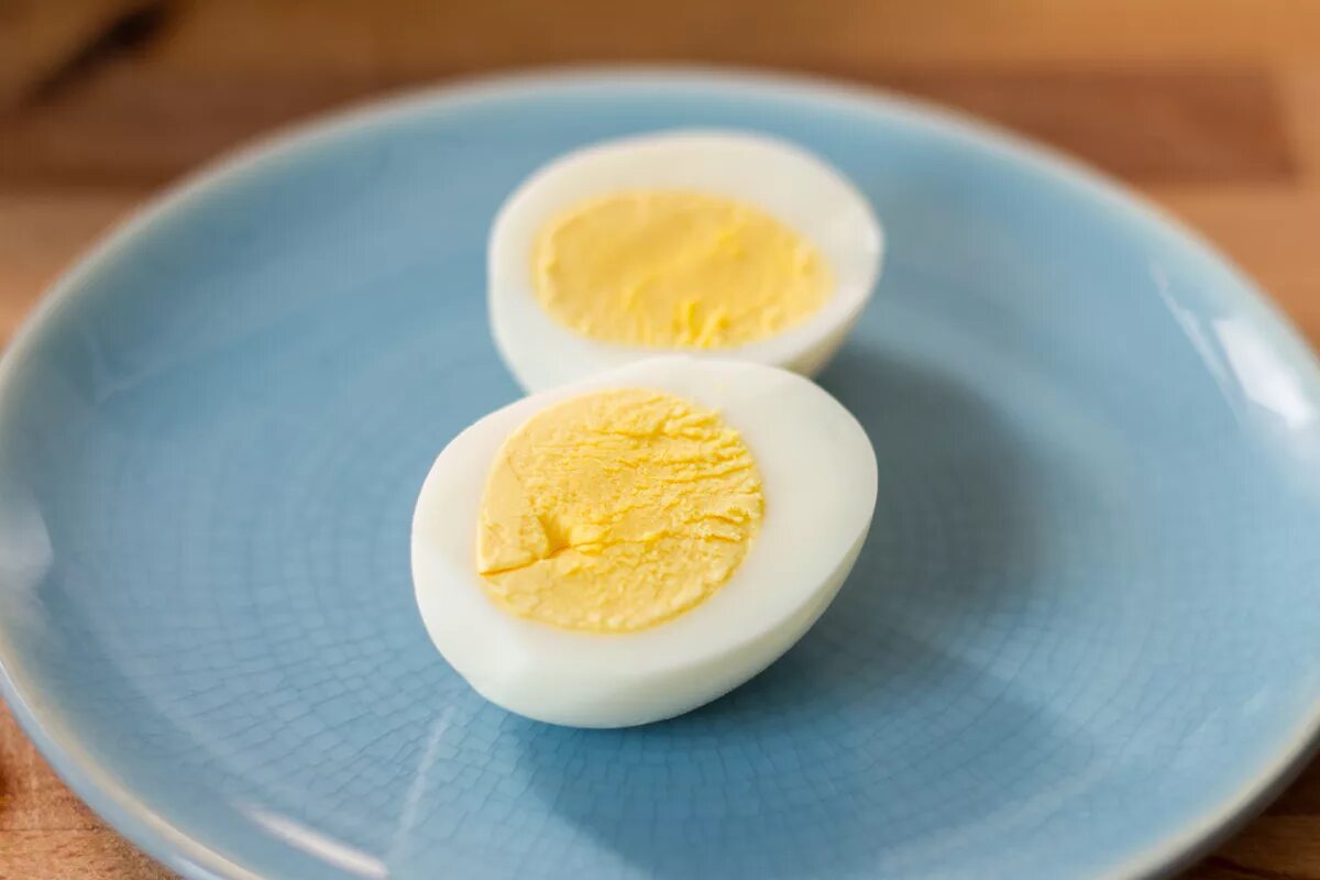 Вареные яйца. Яйцо отварное. Яйца вкрутую. Сон яйцо вареное к чему снится