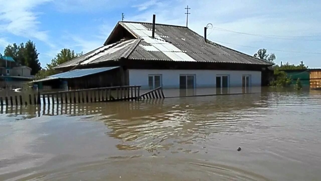 Погода в краснощеково алтайского края на 14. Наводнение в Алтайском крае 2014. Быстрый Исток наводнение 2014. Село быстрый Исток Алтайский край. Наводнение Новообинка Алтайский край.