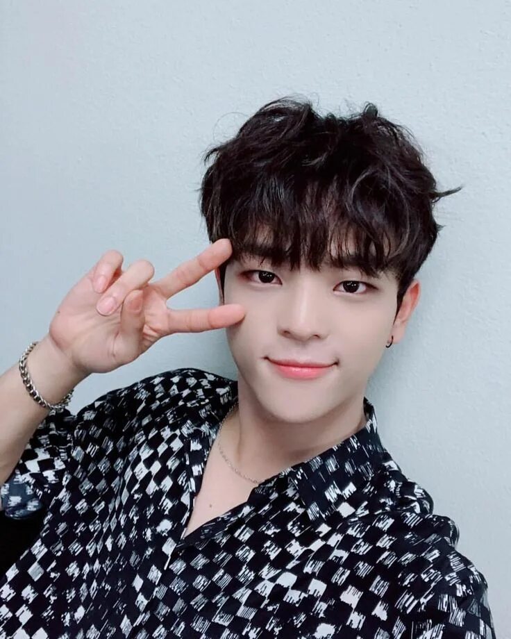 Kim woojin. Уджин. Уджин 2024. Уджин 2024. Уджин из stray kids.