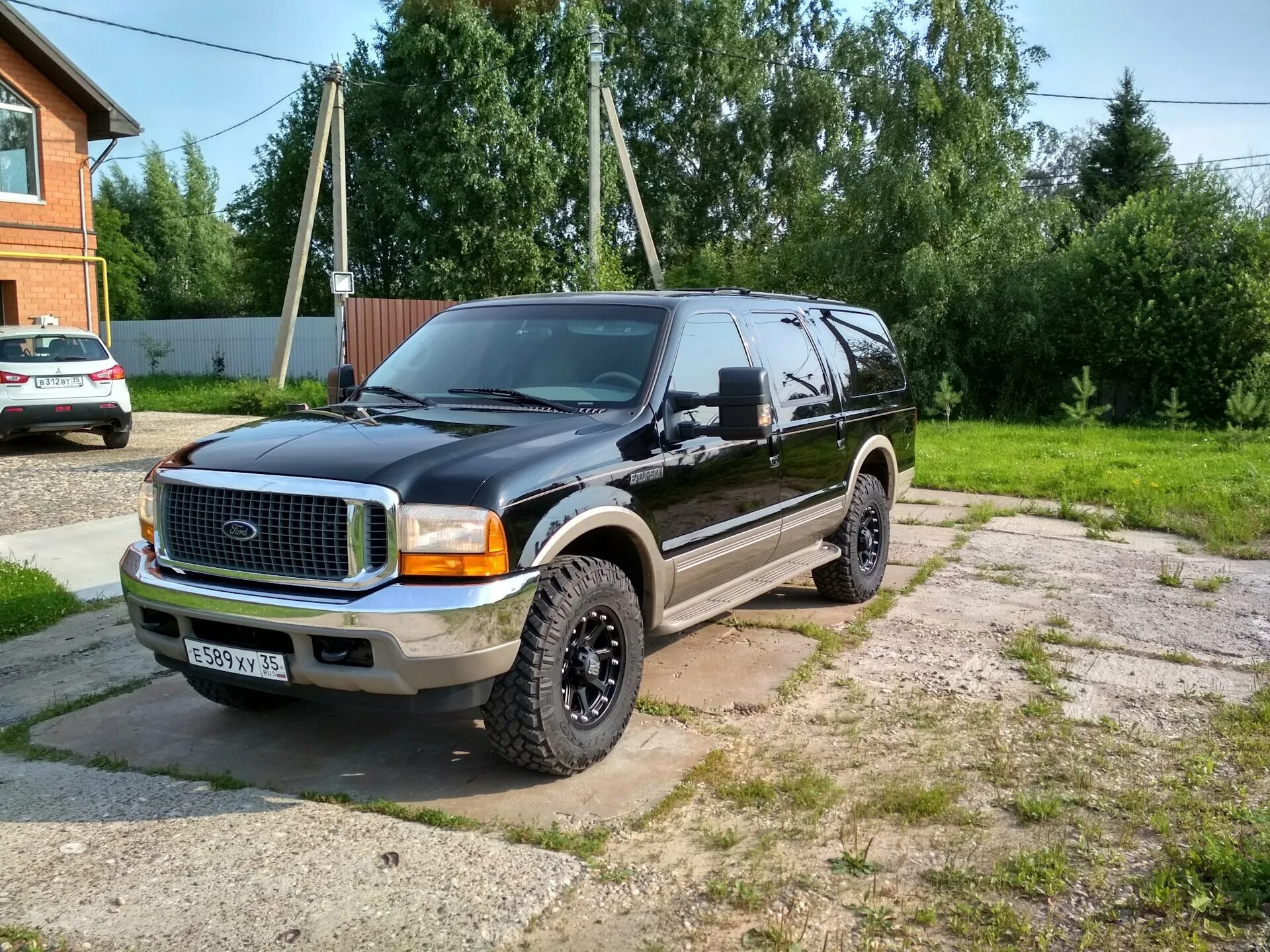 Купить форд экскурсион. Форд Экскурсион 2000. Форд Экскершн 2000. Ford Excursion 2002. Форд Экскурсион в сравнении.