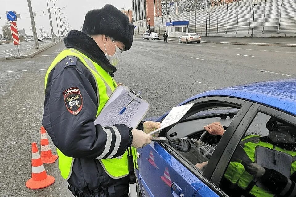 Как работать в дпс. Гаи остановили. гаишник останавливает машину. остановил сотрудник гибдд. патруль дпс.