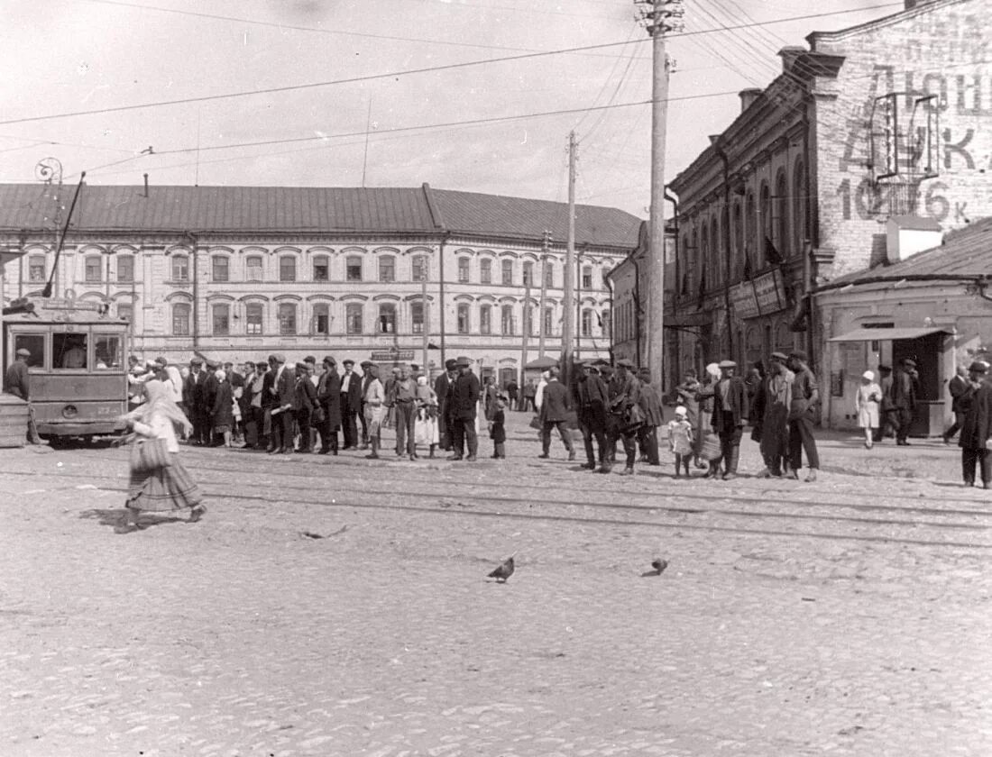 Сайт старая казань. Улица Баумана Казань 1930. Улица Баумана Казань 80 годов. Улица Баумана в 2000 году. Казань 1930 год.