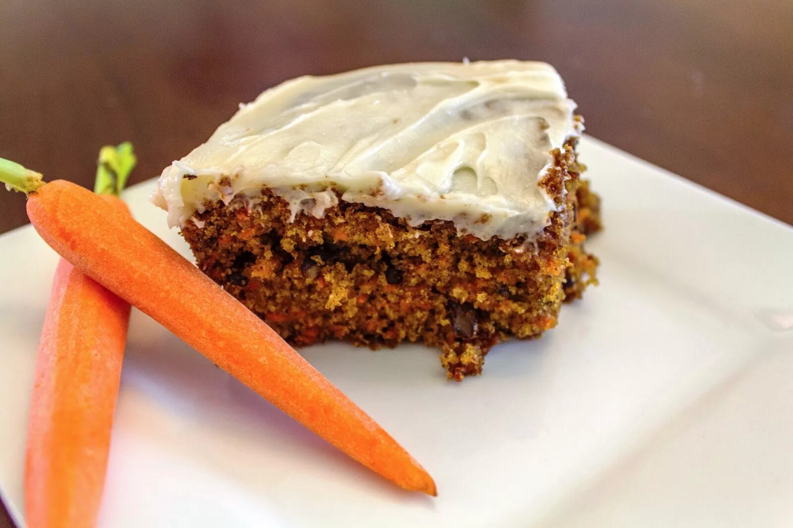 Морковный пирог без яиц. Морковный торт Carrot Cake. Кэррот кейк торт. Морковный торт Мирель. Морковный пирог Carrot Cake.