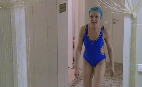 Күйеуі видеодан әйелінің жаттыққанын көріп жатыр