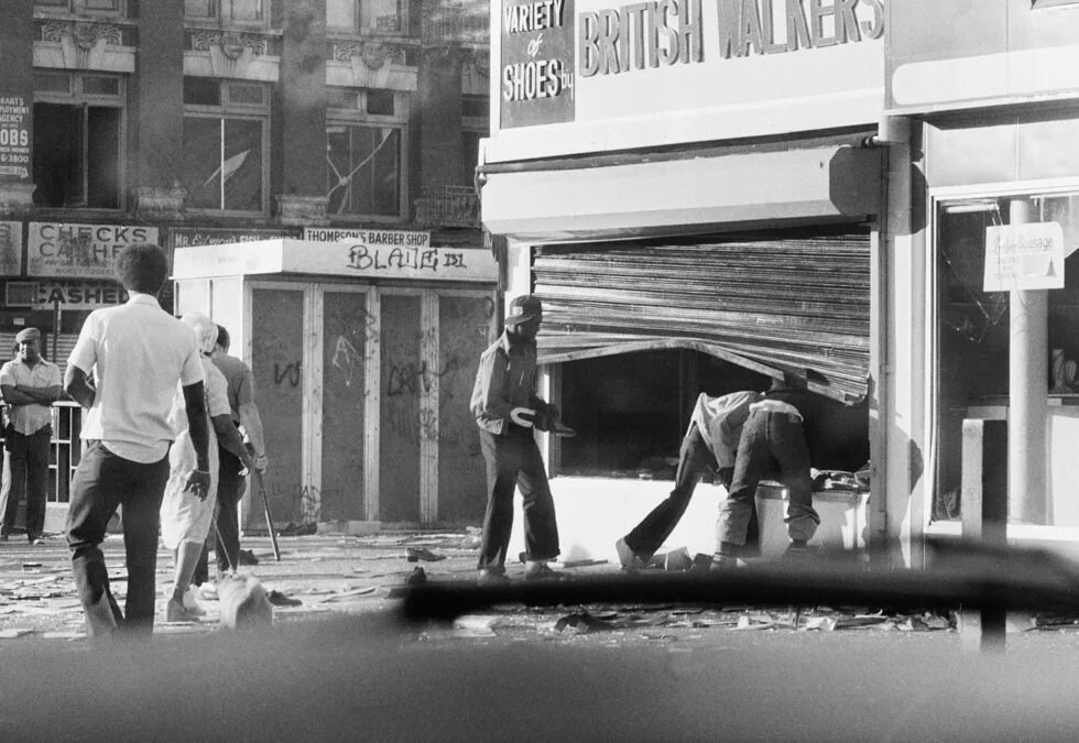 1977 год америка. Блэкаут в нью-йорке 13 июля 1977 года. 1977 год америка. Блэкаут в нью-йорке 13 июля 1977 года. 13 июля 1977 — «ночь страха» в нью-йорке.