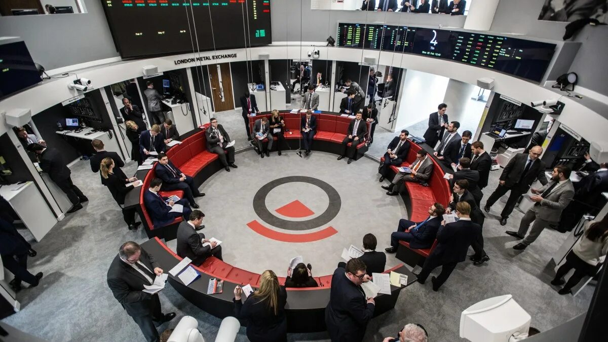 Биржа по английски. Фондовая биржа лондона. london stock exchange (lse) — великобритания. лондонская фондовая биржа 18 век. лондонская фондовая биржа здание.