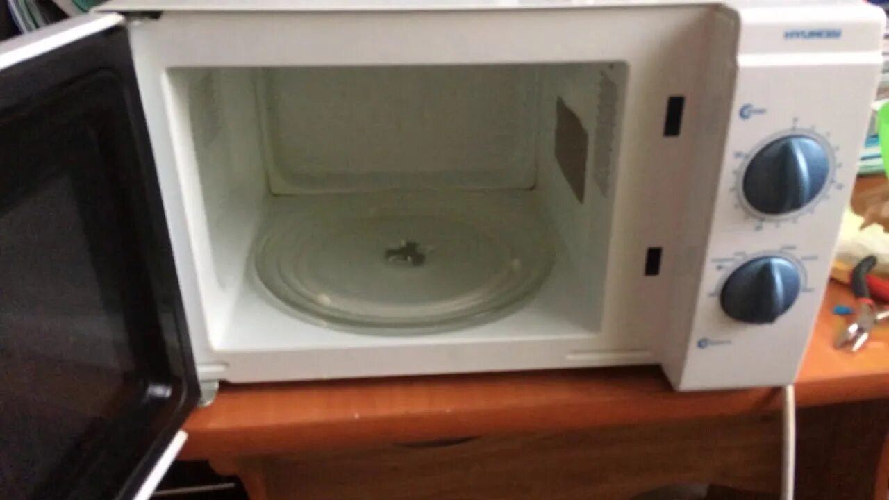 Колпачок магнетрона самсунг. Микроволновка стала плохо греть. Микроволновка не греет причины. Плохо греет микроволновка. Микроволновка lg сильно гудит и не греет.