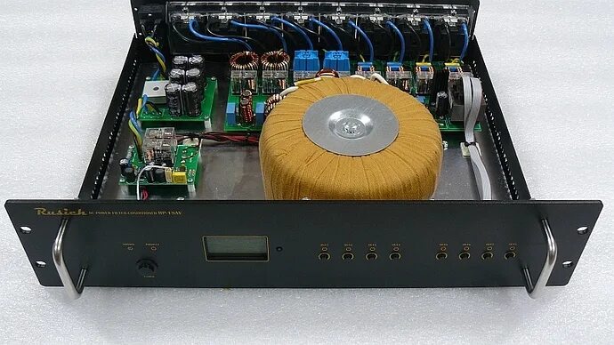 Сетевой фильтр audio. Сетевой фильтр rusich rp 18av. русич-аудио сетевой фильтр. русич фильтр. усилитель русич “rusich”.