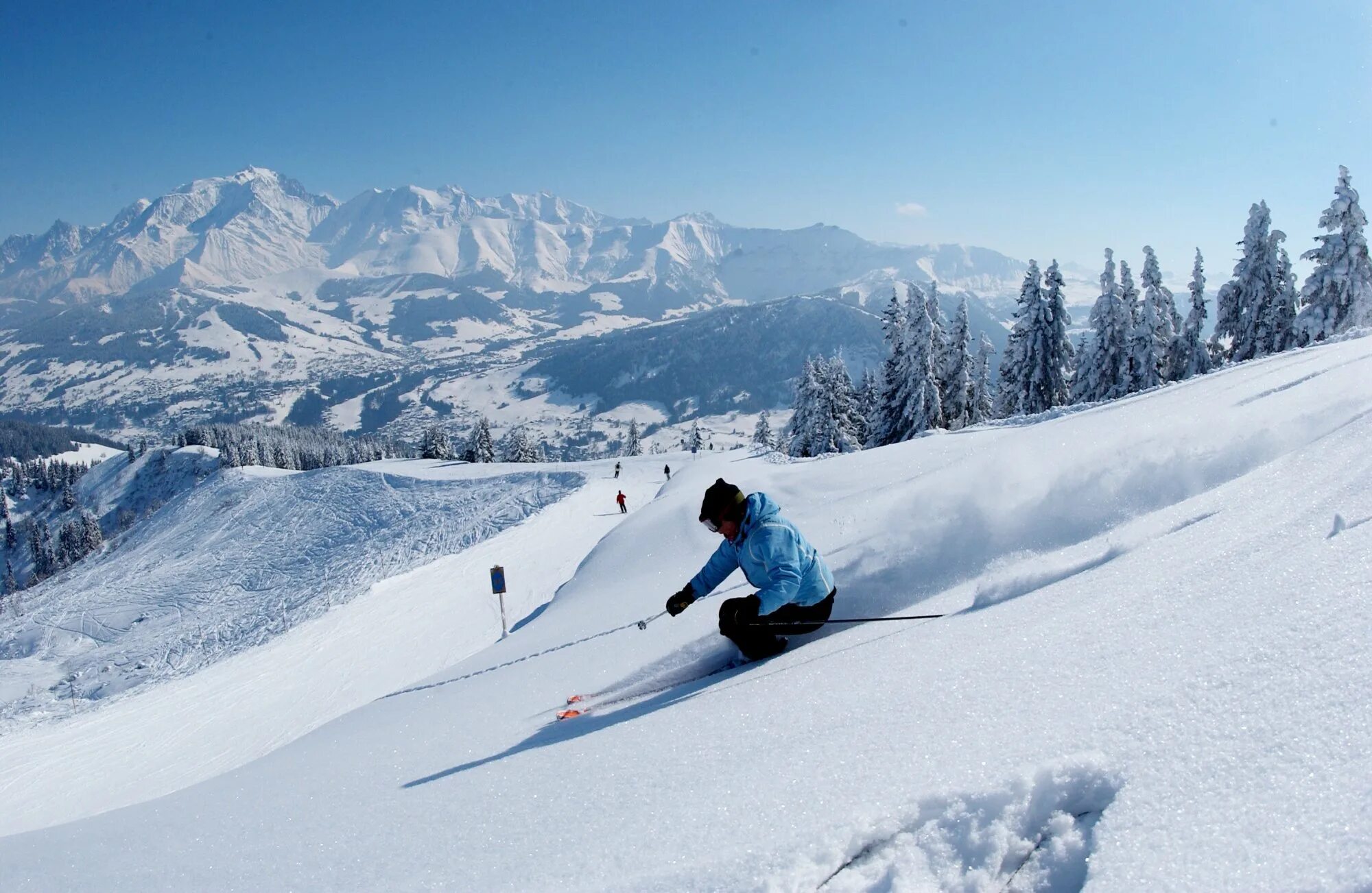 Горнолыжный английский. Megeve горнолыжный курорт горы. Альпы лыжи. Межев Франция. Межев (Megeve).