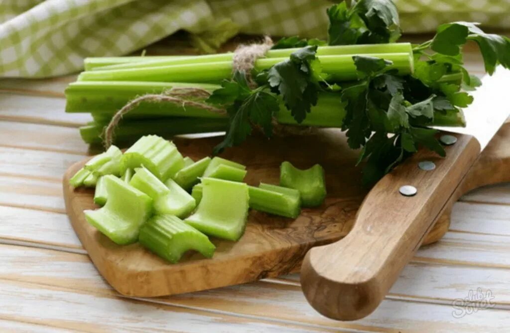 Сельдерей черешковый блюда. Сельдерей стеблевой. Чем полезен сельдерей. Стебель черешкового сельдерея. Сельдерей корневой и черешковый.