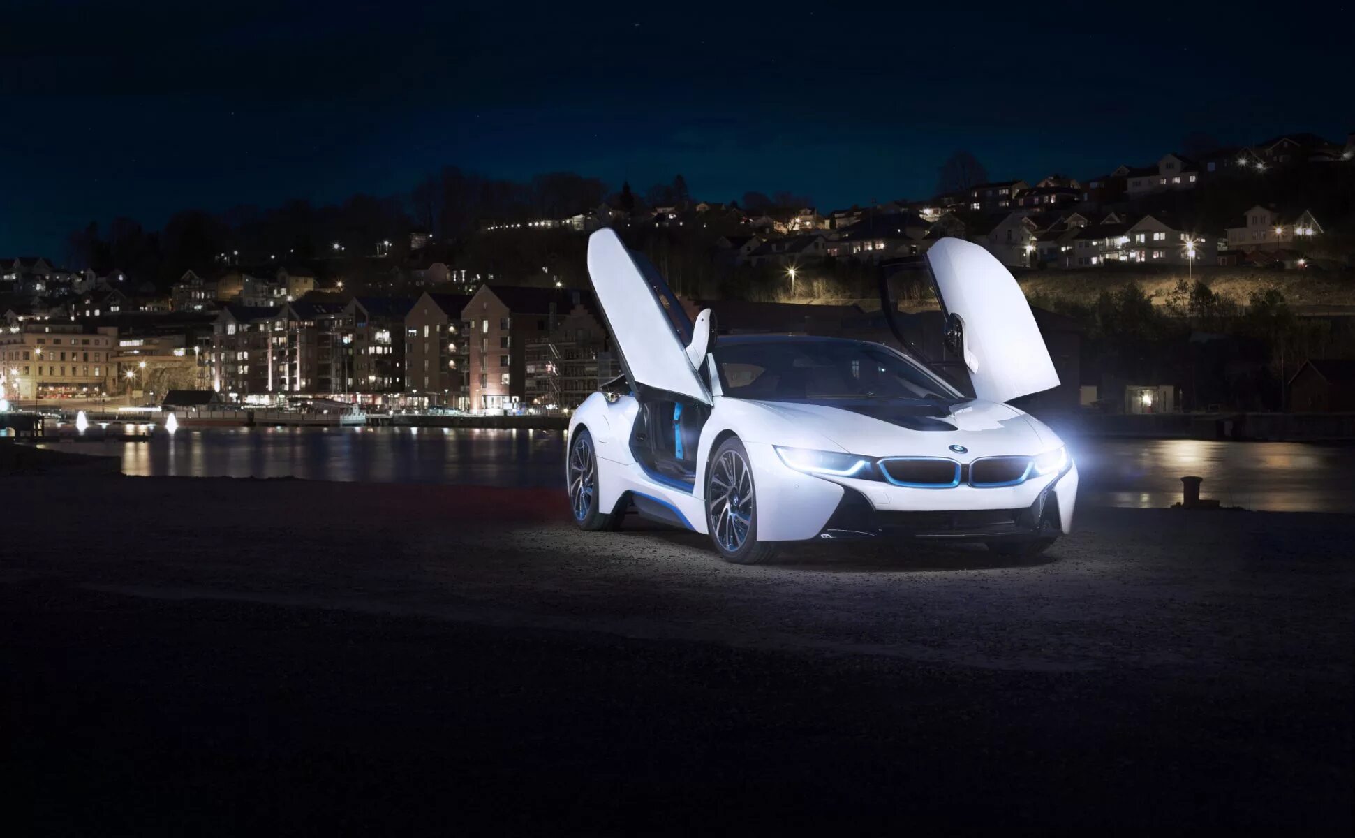01 white. BMW i8 White. БМВ i8 белая. BMW i8 ночной. Porsche i8.