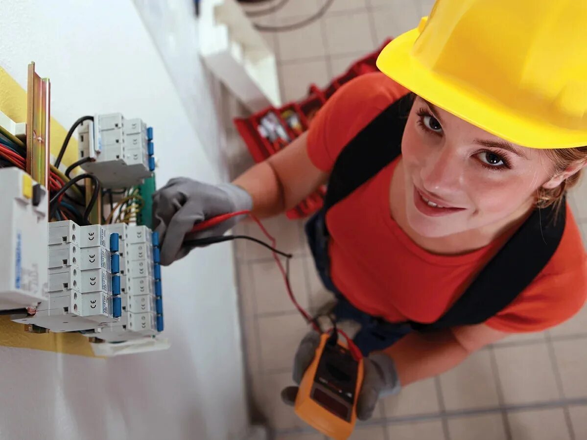Электромонтажные работы. Электромонтаж как искусство. Фото электрики. Работа электриком в астрахани. Работа электриком в астрахани.