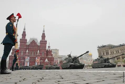 В какие годы проводили парад