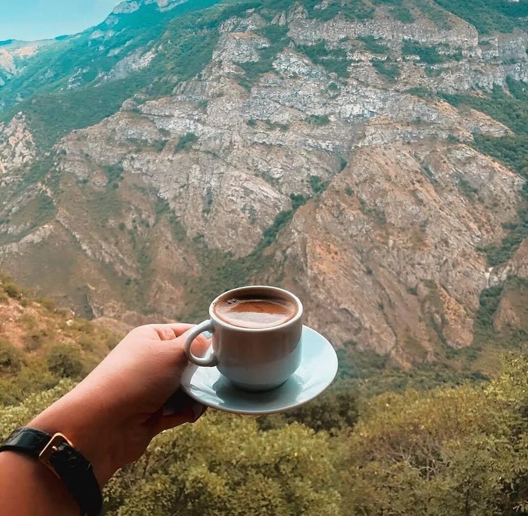 Кофе в армении. Доброе утро Армения горы. Кофе в горах Армении. Доброе утро в горах с кофе. Утро в Армении с кофе.